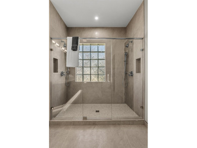 Designed for both sophisticated entertaining & comfortable - photo 26