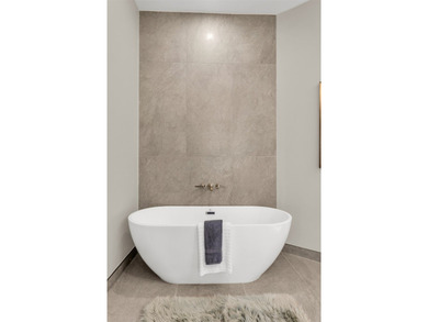 Designed for both sophisticated entertaining & comfortable - photo 27