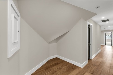 Designed for both sophisticated entertaining & comfortable - photo 30