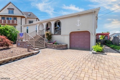 IDEAL STAYCATION PROPERTY. Beautiful 3 Bed 2 Bath ranch located - photo 2