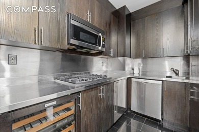 This Central Park South 1br prewar condo is ideal for a pied- - photo 4