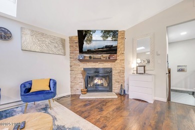 Beautifully Updated Home in The Hideout - North Section - photo 15