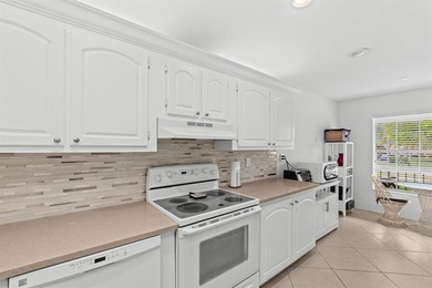 Welcome to this beautifully maintained 2-bedroom, 2-bath condo - photo 7