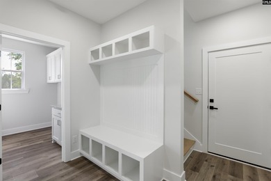 Beautiful new custom home located in a desirable Lake Murray - photo 32