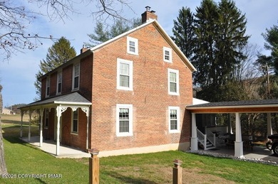 Lake Home For Sale in Saylorsburg, Pennsylvania