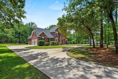 Resort living & golfers paradise; move-in ready; many upgrades - photo 2
