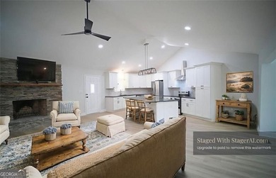 Just in time for summer! Dive into lakeside luxury at its finest - photo 3