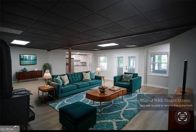 Just in time for summer! Dive into lakeside luxury at its finest - photo 7