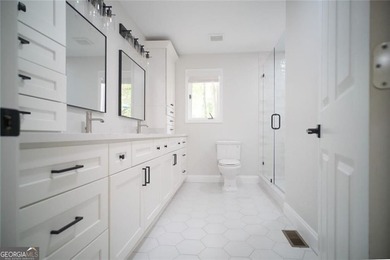 Just in time for summer! Dive into lakeside luxury at its finest - photo 8