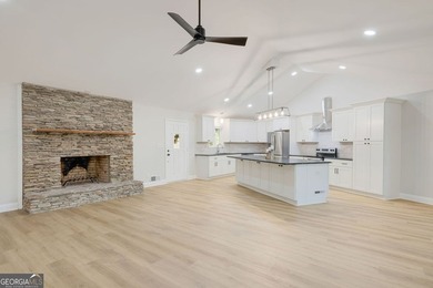 Just in time for summer! Dive into lakeside luxury at its finest - photo 10