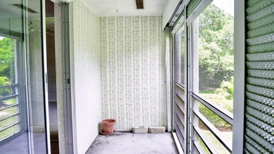 Beautiful 1 bed, 1 bath condo with an open floor plan located on - photo 12