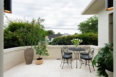This Wagener Terrace residence offers luxury living in one of - photo 13