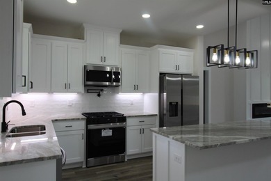 Beautiful new custom home located in a desirable Lake Murray - photo 18
