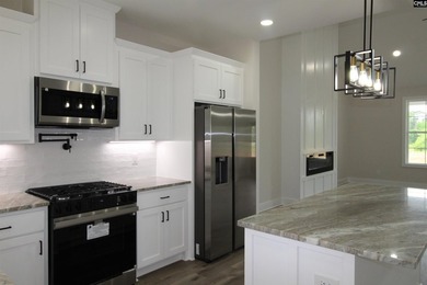 Beautiful new custom home located in a desirable Lake Murray - photo 21