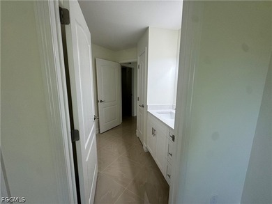 Beautifully renovated 3-bedroom, 2-bathroom home with a den - photo 21