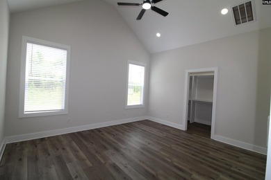 Beautiful new custom home located in a desirable Lake Murray - photo 25
