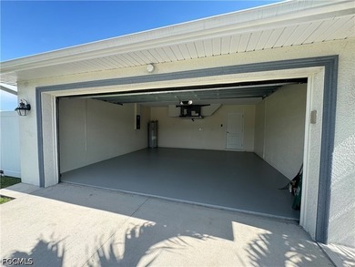 Beautifully renovated 3-bedroom, 2-bathroom home with a den - photo 33