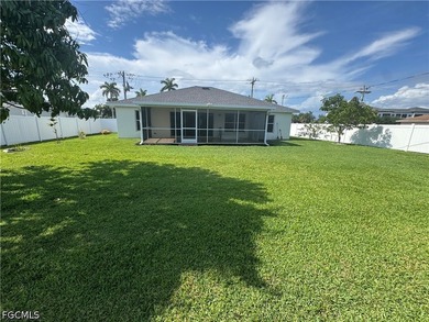 Beautifully renovated 3-bedroom, 2-bathroom home with a den - photo 34