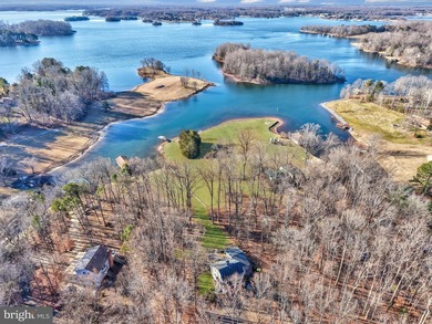 Welcome home to Lake Anna and Dukes Plantation! This stunning - photo 1