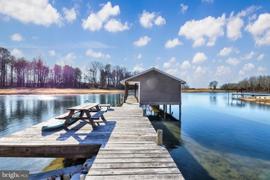 Welcome home to Lake Anna and Dukes Plantation! This stunning - photo 2
