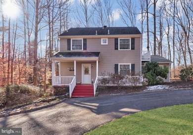 Welcome home to Lake Anna and Dukes Plantation! This stunning - photo 4