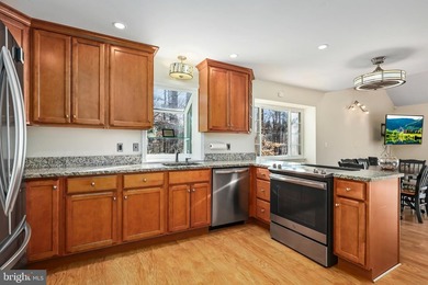 Welcome home to Lake Anna and Dukes Plantation! This stunning - photo 8