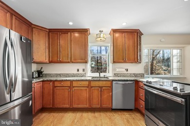 Welcome home to Lake Anna and Dukes Plantation! This stunning - photo 9
