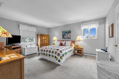 Welcome to this meticulously maintained 4-bedroom, 2.5-bathroom - photo 15