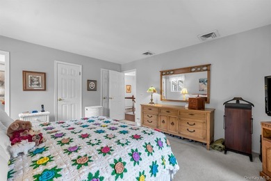 Welcome to this meticulously maintained 4-bedroom, 2.5-bathroom - photo 16