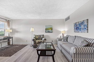 Charming 2-bedroom, 2-bath condo Sold fully furnished! Brand new - photo 8