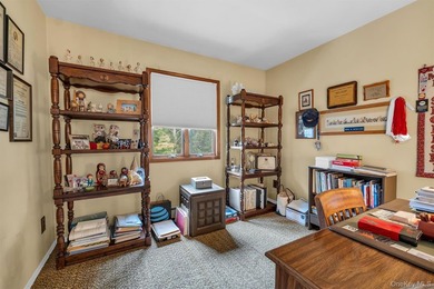 Welcome to this meticulously maintained 4-bedroom, 2.5-bathroom - photo 19