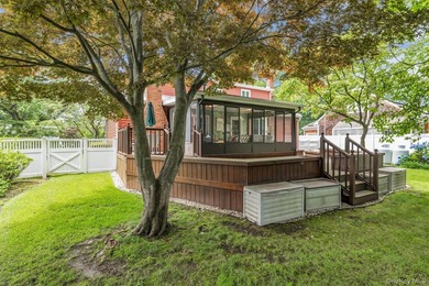 Welcome to this meticulously maintained 4-bedroom, 2.5-bathroom - photo 23