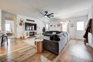 Beautifully Maintained Home on a Premium Pond Lot! Don't miss - photo 6