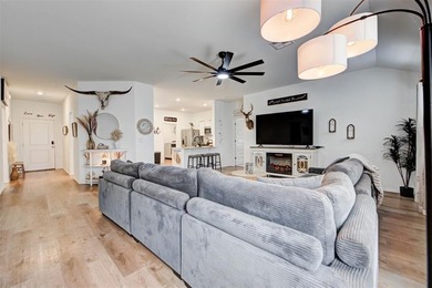 Beautifully Maintained Home on a Premium Pond Lot! Don't miss - photo 8