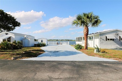 Welcome to your ideal 55+ LAKEFRONT retreat in beautiful Lake - photo 2