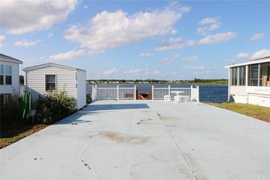 Welcome to your ideal 55+ LAKEFRONT retreat in beautiful Lake - photo 5