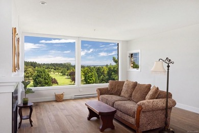 Luxury Cordova Bay home in a  PREMIUM LOCATION, overlooking one - photo 4