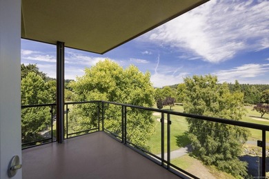 Luxury Cordova Bay home in a  PREMIUM LOCATION, overlooking one - photo 7