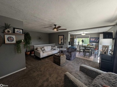 Enjoy peaceful lake living in this charming move in ready - photo 4