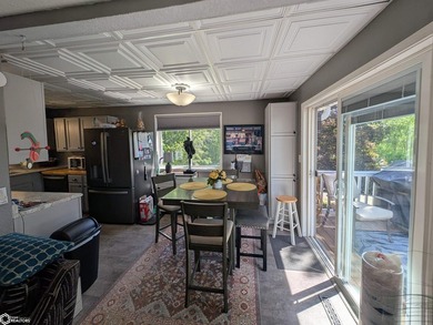 Enjoy peaceful lake living in this charming move in ready - photo 5