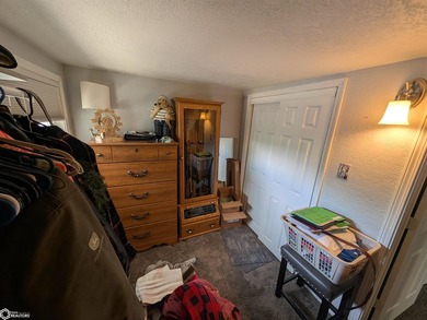 Enjoy peaceful lake living in this charming move in ready - photo 8