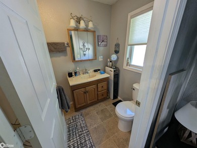 Enjoy peaceful lake living in this charming move in ready - photo 9