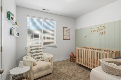 Beautiful Edge condo featuring 9-foot ceilings, ample storage - photo 11