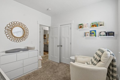 Beautiful Edge condo featuring 9-foot ceilings, ample storage - photo 12