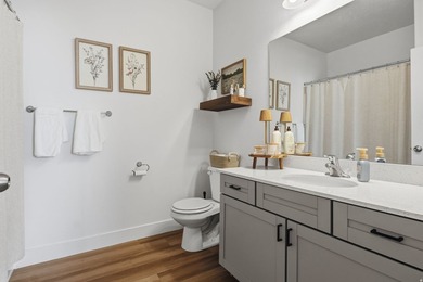 Beautiful Edge condo featuring 9-foot ceilings, ample storage - photo 13