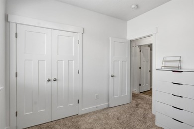 Beautiful Edge condo featuring 9-foot ceilings, ample storage - photo 15