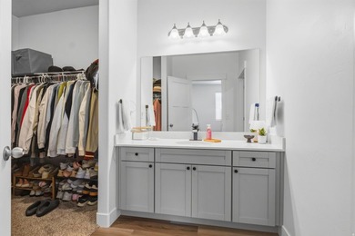 Beautiful Edge condo featuring 9-foot ceilings, ample storage - photo 18