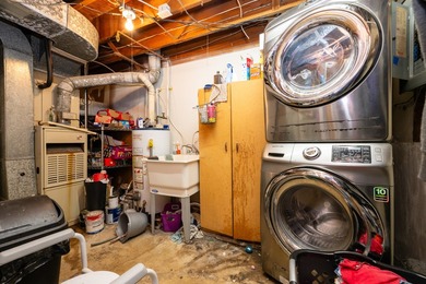 Conveniently located next to Willow Pond Golf Course with quick - photo 19