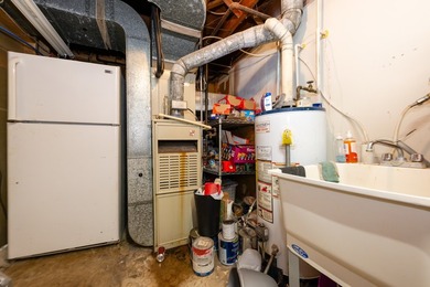 Conveniently located next to Willow Pond Golf Course with quick - photo 20