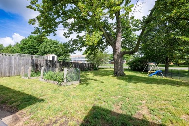 Conveniently located next to Willow Pond Golf Course with quick - photo 21